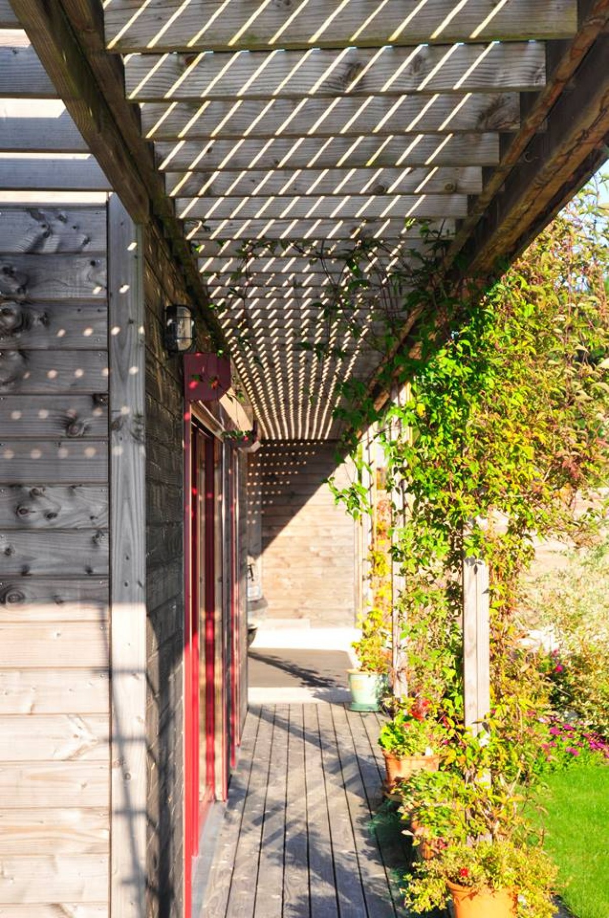 autrement_bois_construction_amenagement_maison_exterieur_brise_soleil_bois.jpg